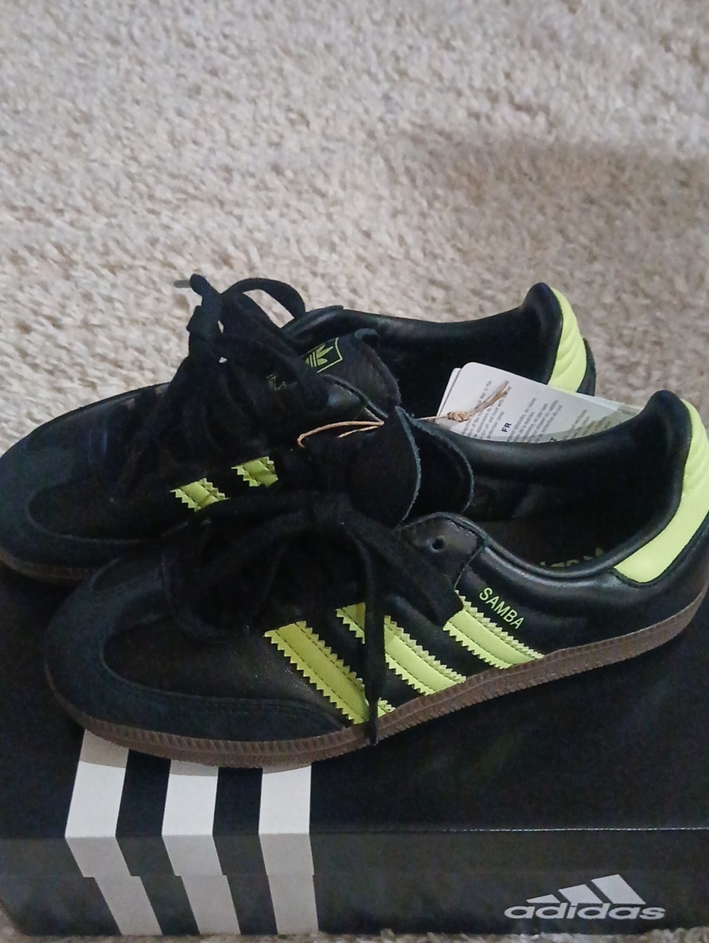 NWT ADIDAS SAMBAS - Picture 4 of 7